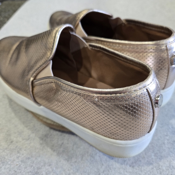 🐢 Steve Madden Gracy- Rose Gold and White Loafers. Size 10 - Picture 8 of 12